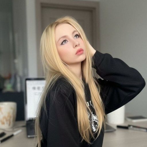 VikiHarrison lush livejasmin image