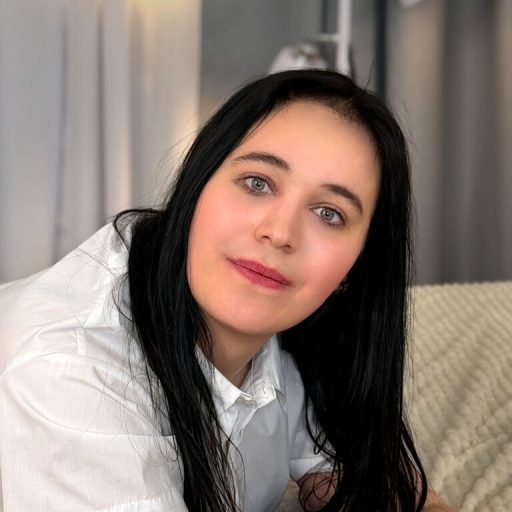 VilaDela cam naked image