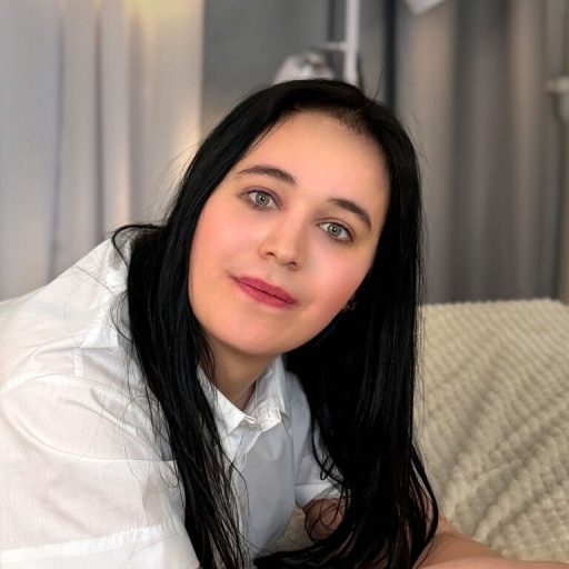 VilaDela cam naked image