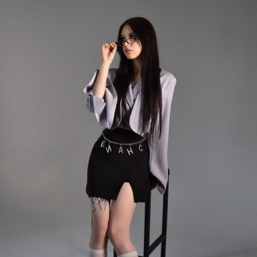 VioletHarme live video image