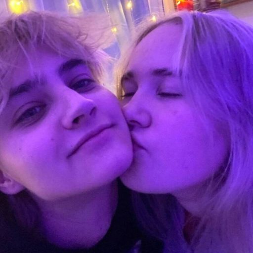 VioletaDiana strip amateur image