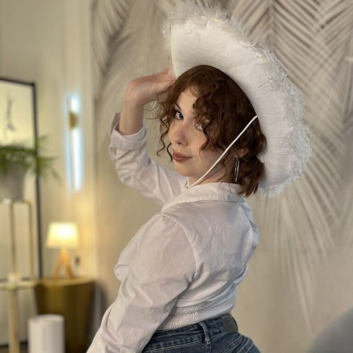 VivanWestwood strip amateur image