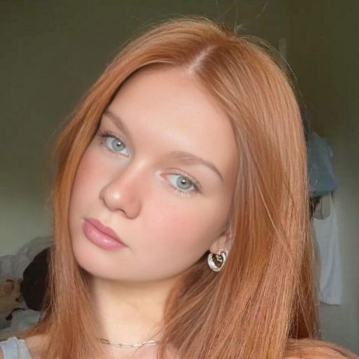 VivianVex shows recorded image