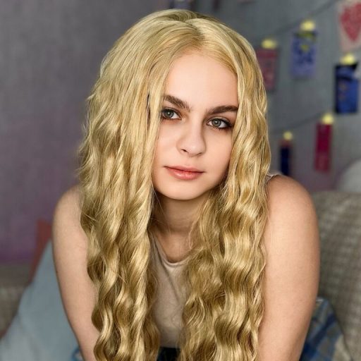 VivienAllen online shows image