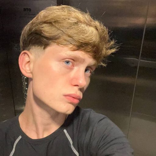 VladCharm pussy show image