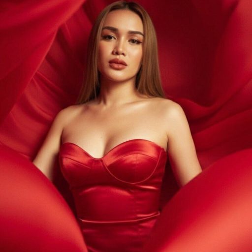 YasmineFruahwald real strip image