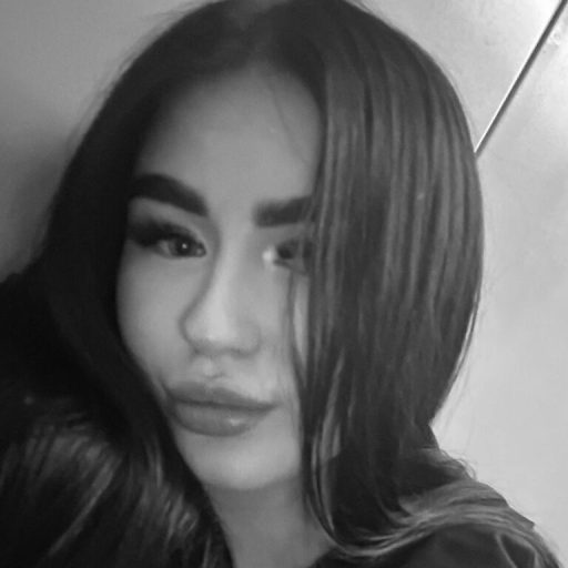 YevetteStreeper cam naked image