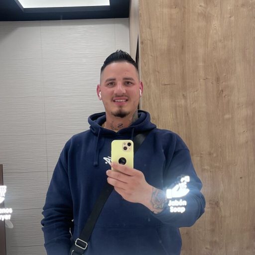 YoucefThompson online shows image