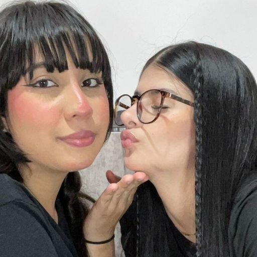 ZafiraAndJade show fingering image