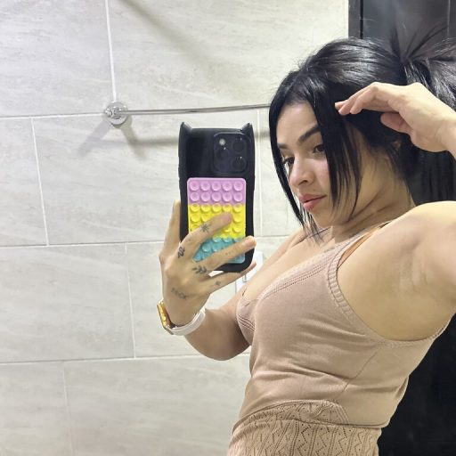 ZaraMilan cam naked image