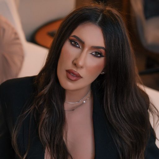 ZayaLin online shows image