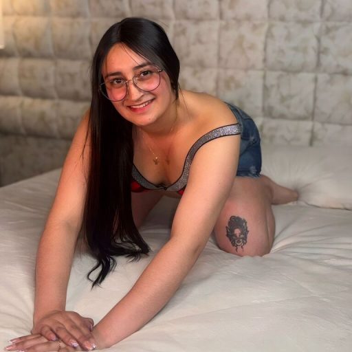 ZeleneVelle amateur lush image