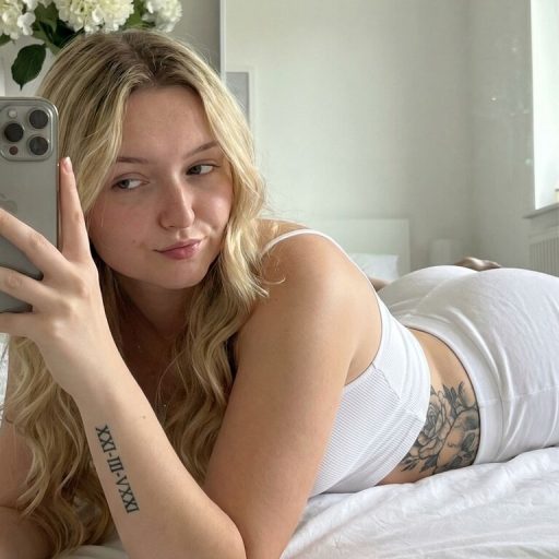 ZulemaBouquet show fingering image